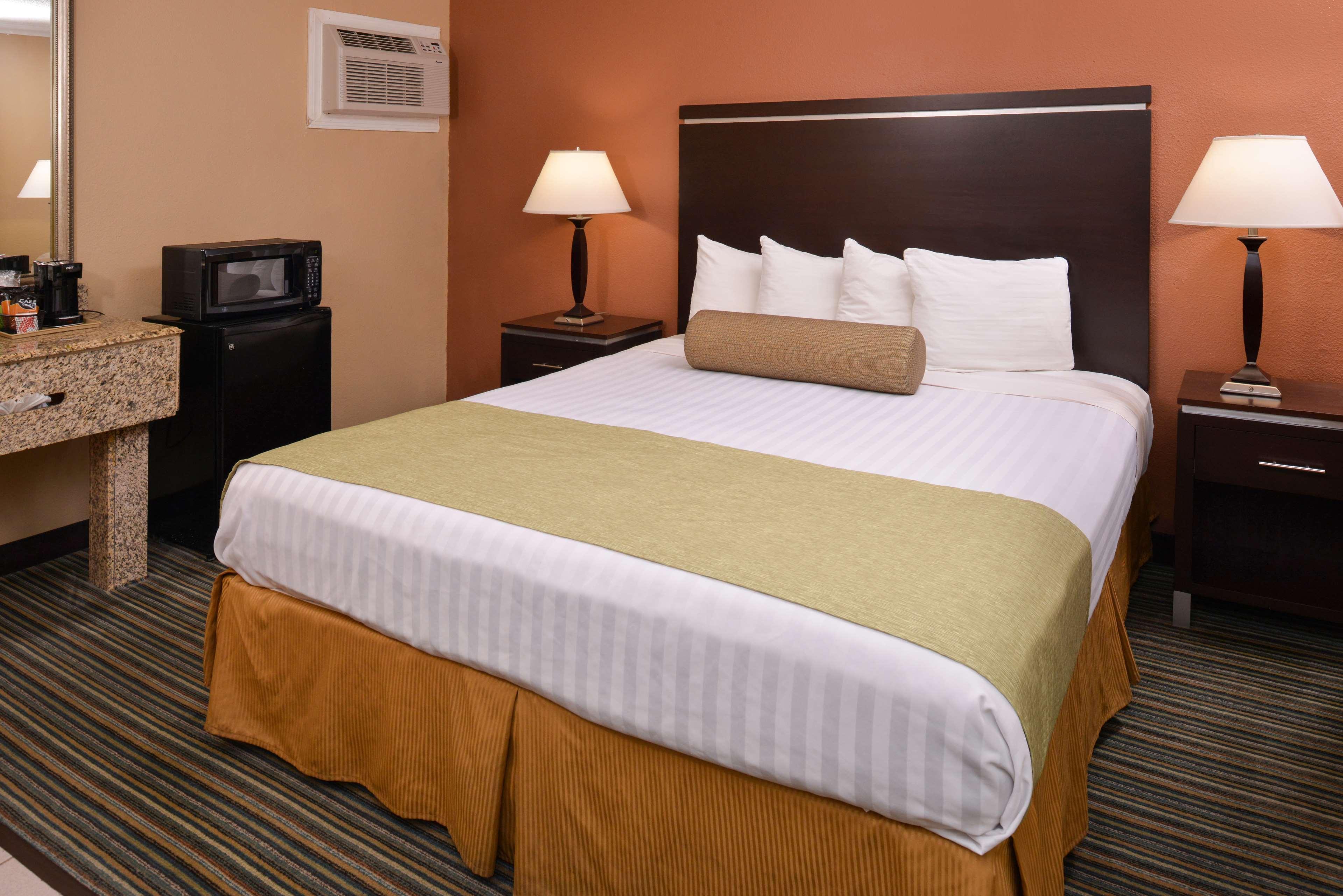 Best Western Courtesy Inn Hotel - Anaheim Resort At The Park Экстерьер фото