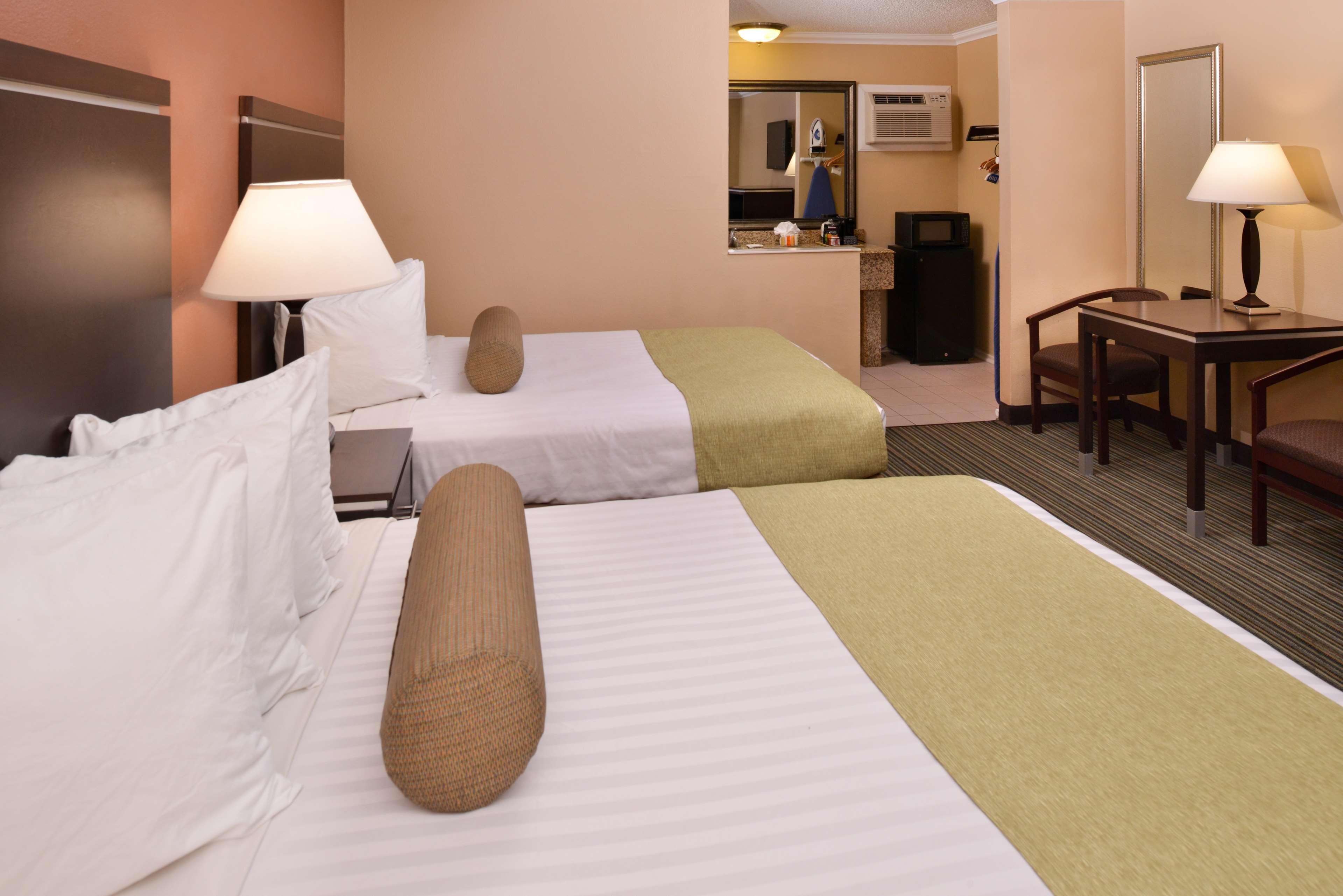 Best Western Courtesy Inn Hotel - Anaheim Resort At The Park Экстерьер фото