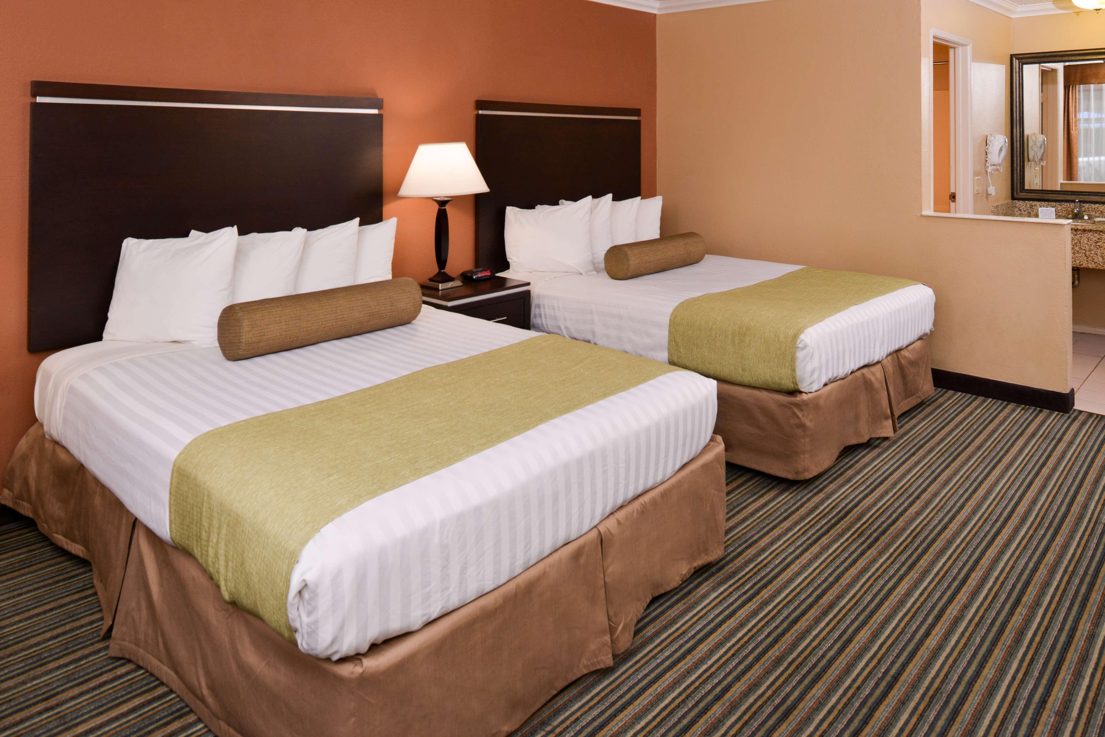 Best Western Courtesy Inn Hotel - Anaheim Resort At The Park Экстерьер фото