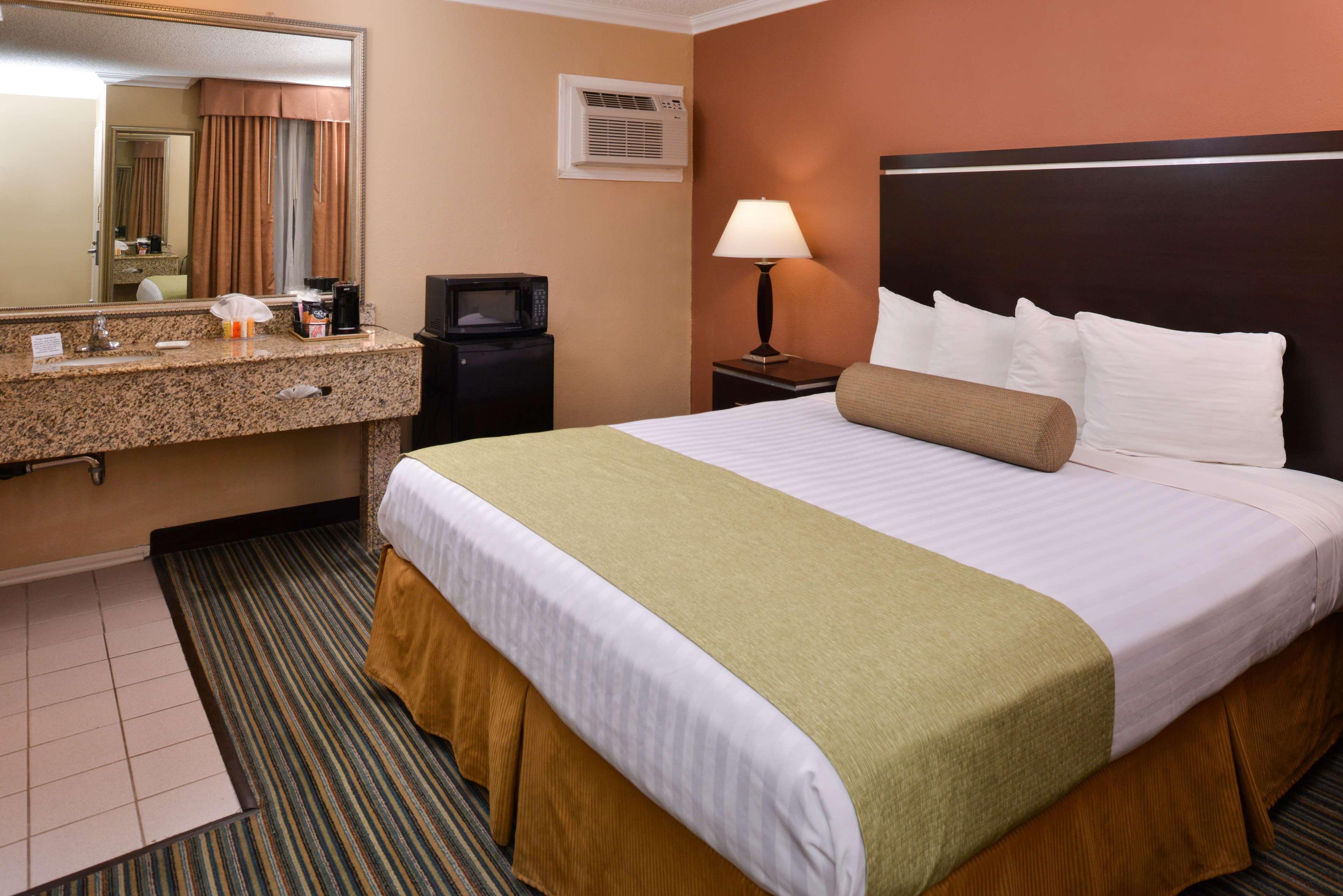 Best Western Courtesy Inn Hotel - Anaheim Resort At The Park Экстерьер фото