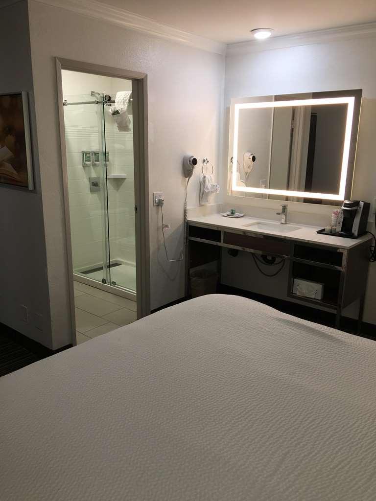 Best Western Courtesy Inn Hotel - Anaheim Resort At The Park Экстерьер фото