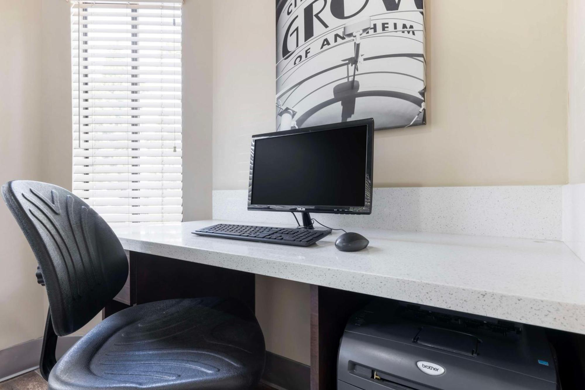 Best Western Courtesy Inn Hotel - Anaheim Resort At The Park Экстерьер фото