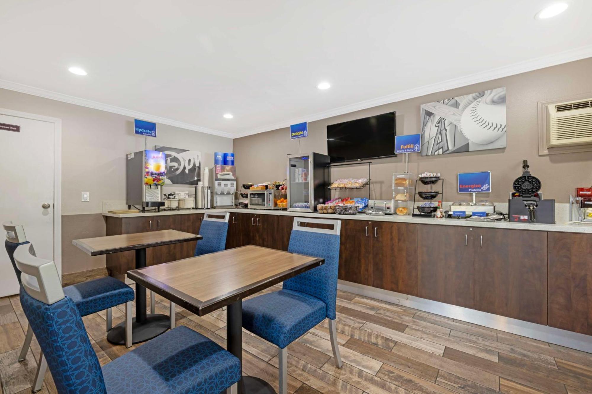 Best Western Courtesy Inn Hotel - Anaheim Resort At The Park Экстерьер фото