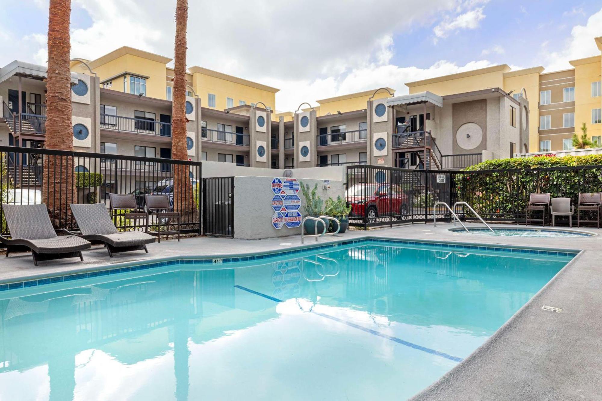 Best Western Courtesy Inn Hotel - Anaheim Resort At The Park Экстерьер фото