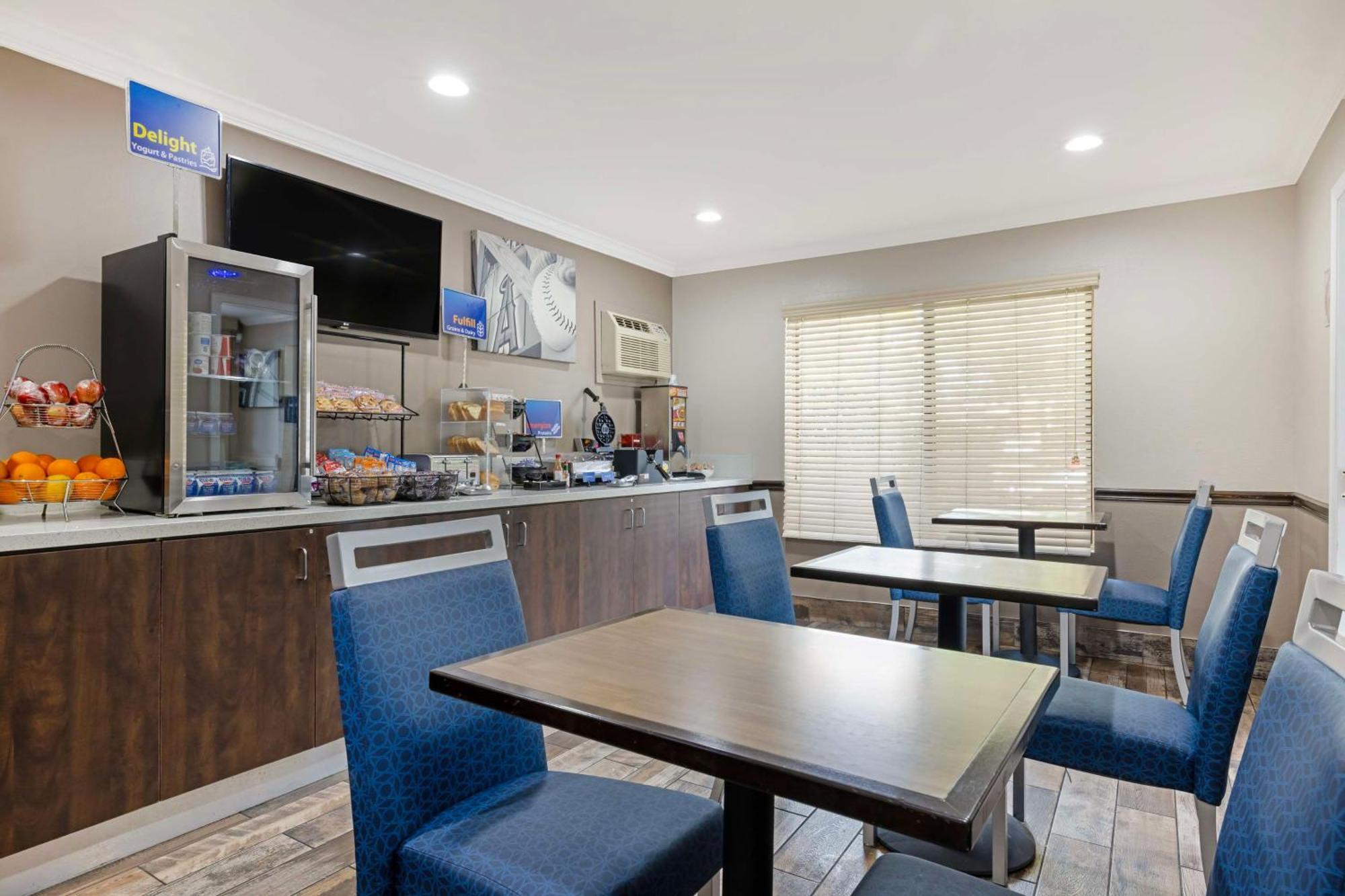 Best Western Courtesy Inn Hotel - Anaheim Resort At The Park Экстерьер фото