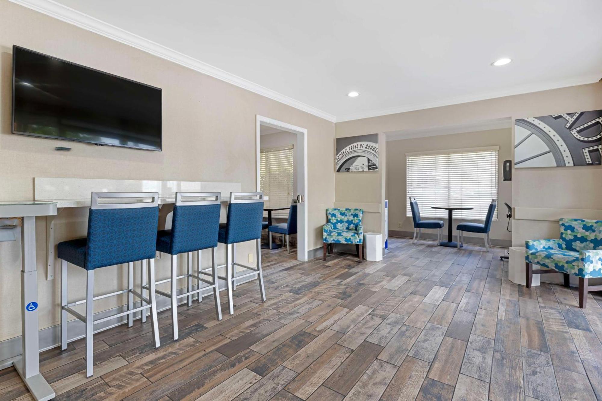 Best Western Courtesy Inn Hotel - Anaheim Resort At The Park Экстерьер фото