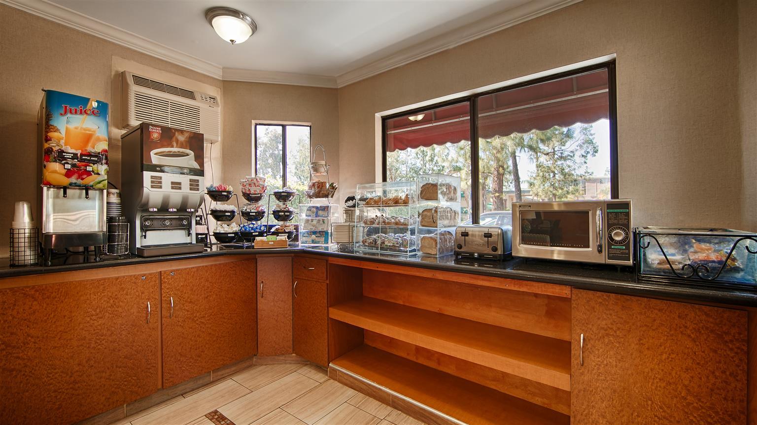 Best Western Courtesy Inn Hotel - Anaheim Resort At The Park Экстерьер фото